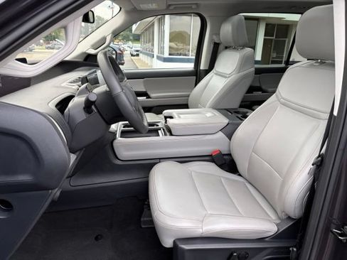 Used 2025 Ford Expedition Active AWD/4WD image 21