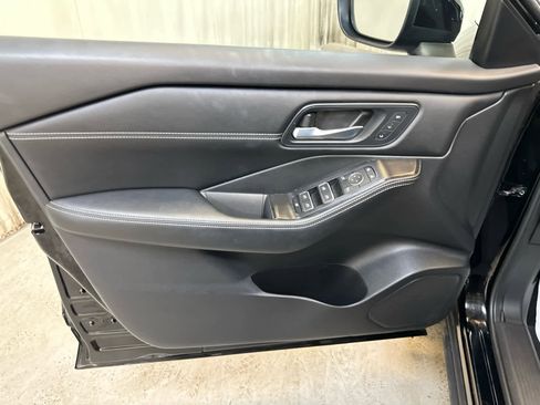 Certified 2025 Nissan Rogue SL w/ Tech Package AWD/4WD image 26