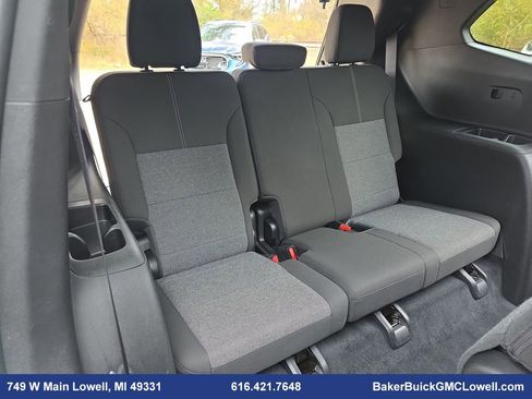 Used 2025 GMC Acadia Elevation image 12