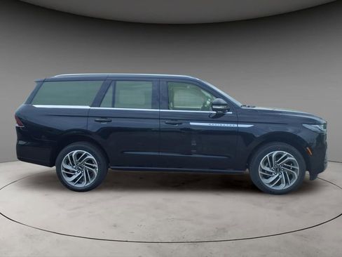 New 2026 Lincoln Navigator Reserve AWD/4WD image 10