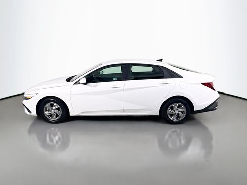 Used 2024 Hyundai Elantra SE FWD image 6