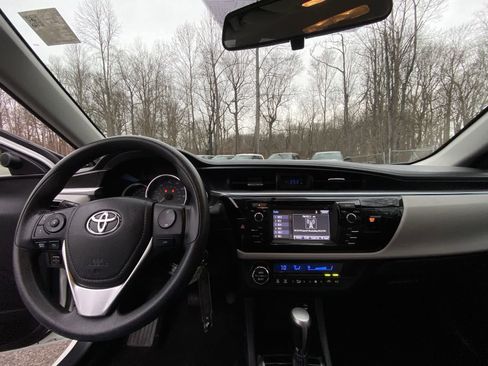 Used 2015 Toyota Corolla LE image 25