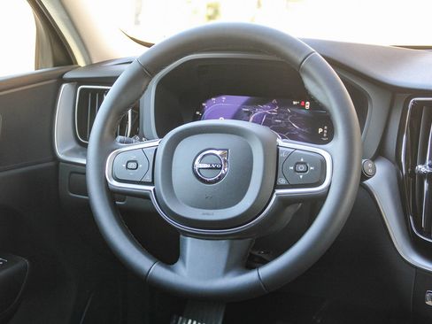 Used 2023 Volvo XC60 B5 Core w/ Climate Package image 17