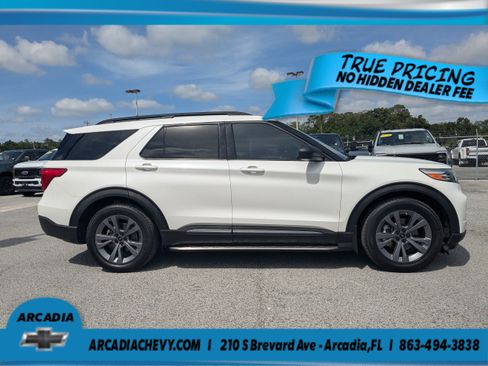 Used 2023 Ford Explorer XLT w/ Equipment Group 202A RWD image 3