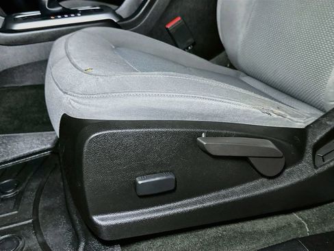 Used 2016 Chevrolet Colorado LT image 16