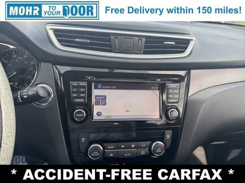 Used 2016 Nissan Rogue SV w/ SV Premium Package image 18