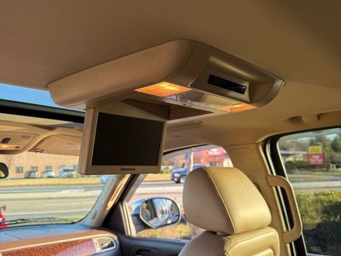 Used 2011 GMC Yukon Denali image 17