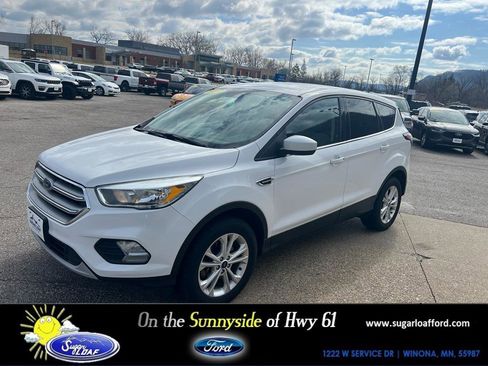 Used 2017 Ford Escape SE image 1