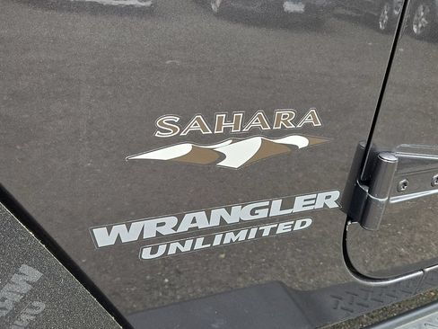 Used 2016 Jeep Wrangler Unlimited Sahara w/ Dual Top Group AWD/4WD image 29