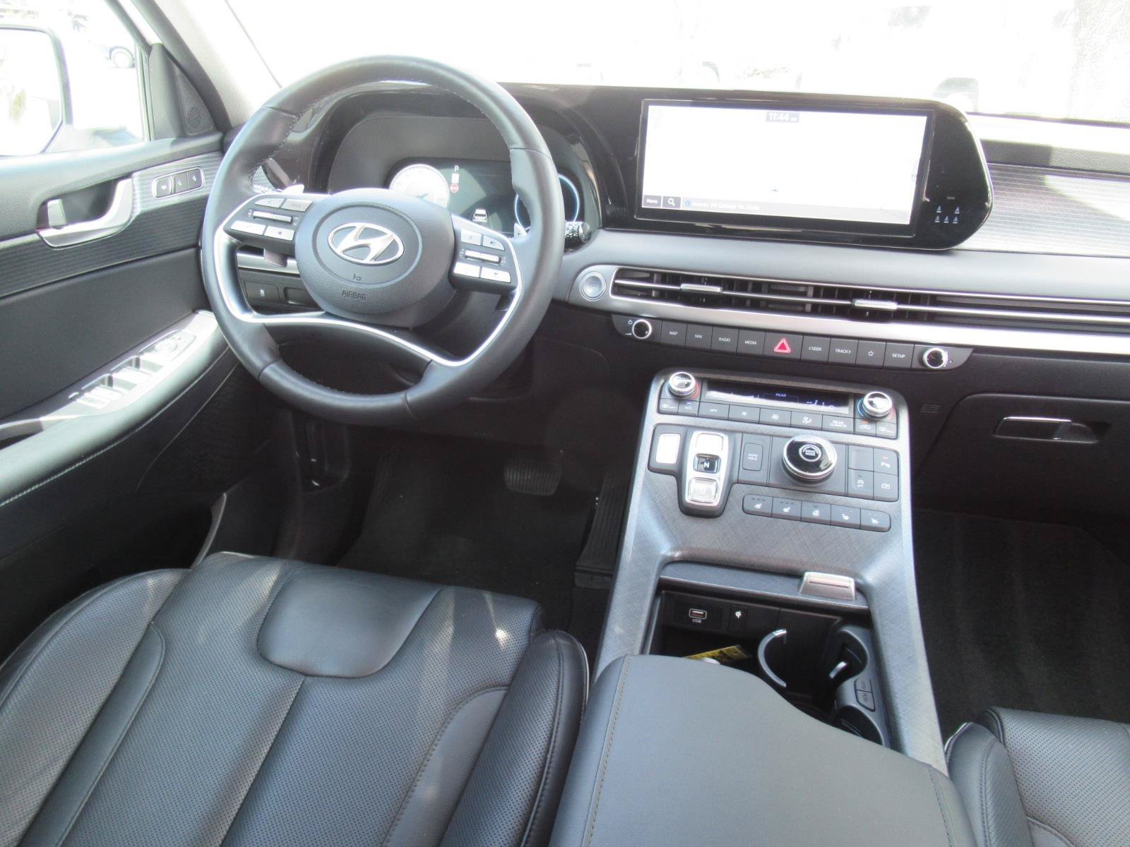 Used 2023 Hyundai Palisade Limited FWD image 13