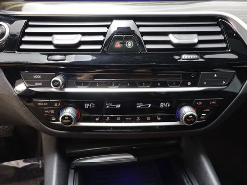 Used 2018 BMW 530e xDrive image 13