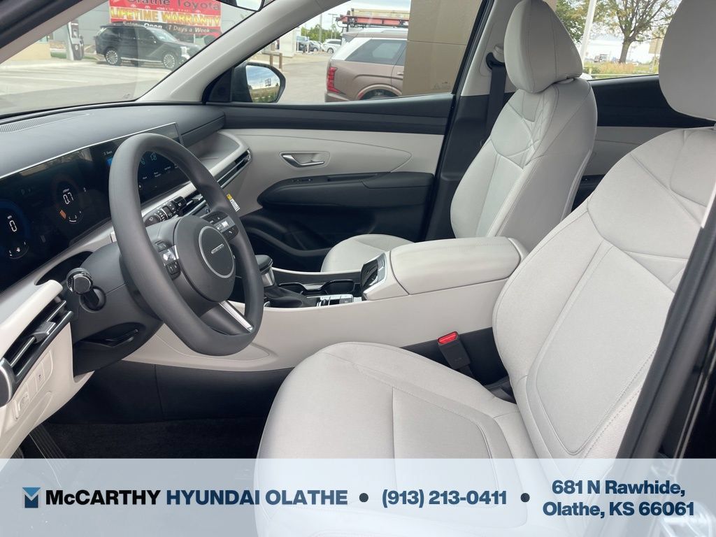 Used 2026 Hyundai Tucson SE FWD image 3