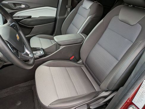 Used 2025 Chevrolet Trax LT w/ LT Convenience Package FWD image 14