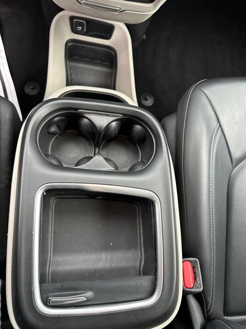 Used 2023 Chrysler Pacifica Touring-L FWD image 26