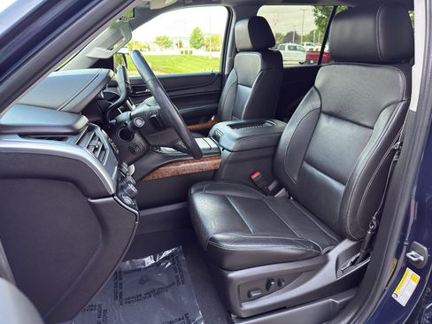 Used 2019 Chevrolet Suburban Premier AWD/4WD image 16