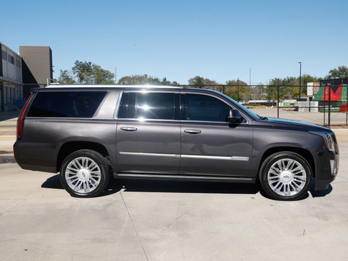 Used 2017 Cadillac Escalade ESV Platinum image 16