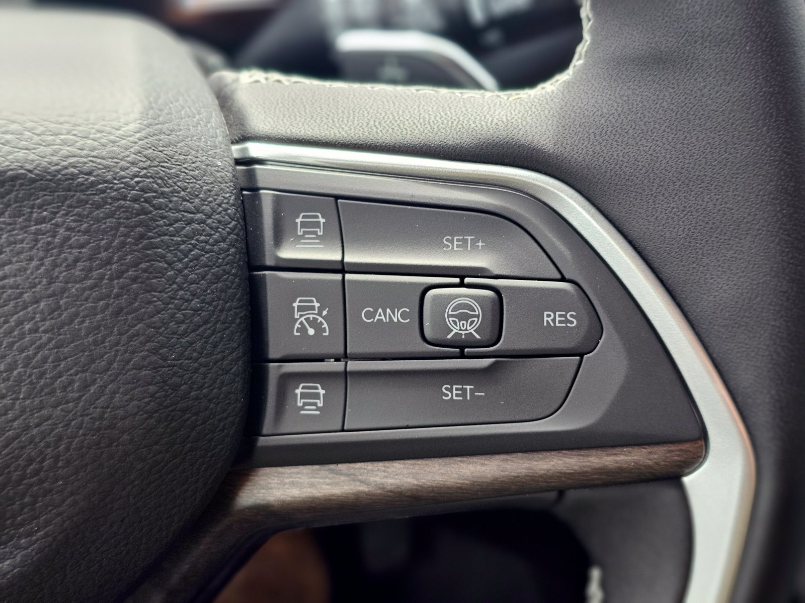 New 2027 Jeep Grand Cherokee Limited AWD/4WD image 26