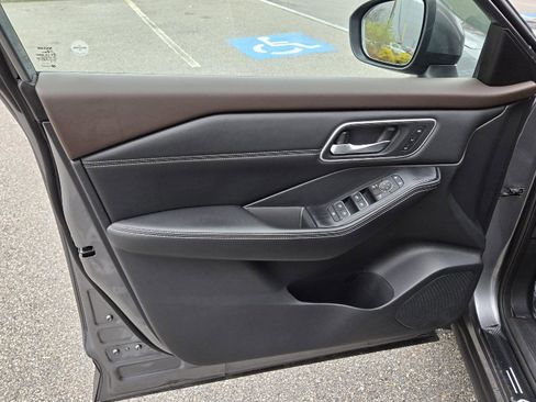 Used 2021 Nissan Rogue SL w/ Premium Package image 9