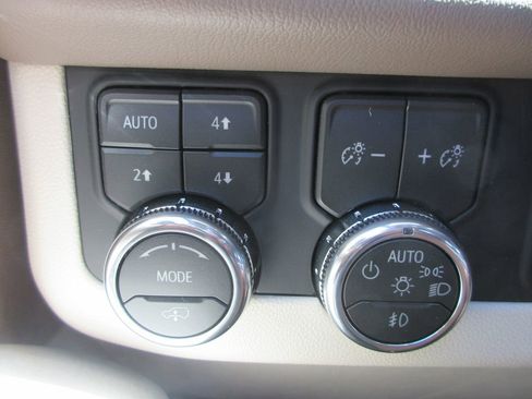 New 2026 GMC Yukon Denali w/ Denali Reserve Package AWD/4WD image 17