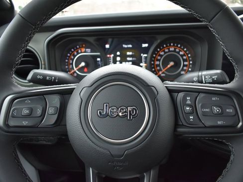 New 2026 Jeep Gladiator Mojave AWD/4WD image 18