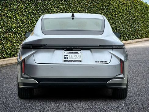 New 2026 Lexus ES 350e FWD image 6