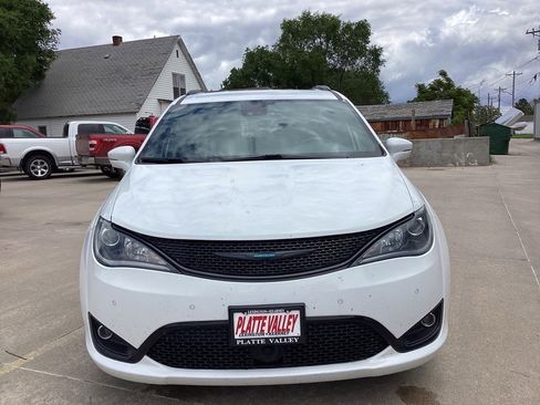 Used 2020 Chrysler Pacifica Limited w/ Advanced Safetytec Group image 2