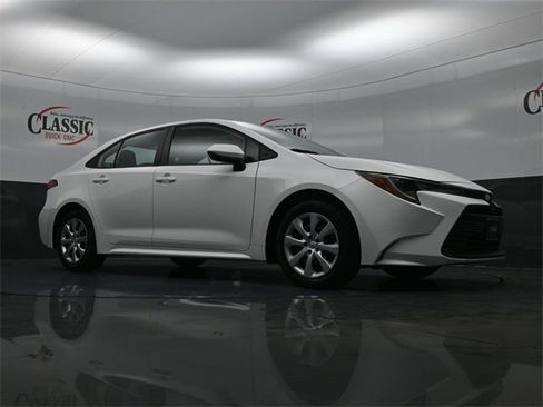 Used 2024 Toyota Corolla LE image 27