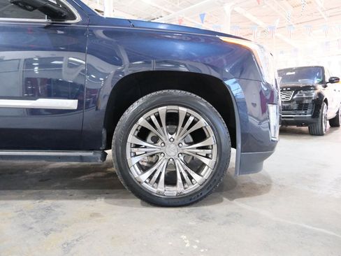 Used 2017 Cadillac Escalade Platinum image 15