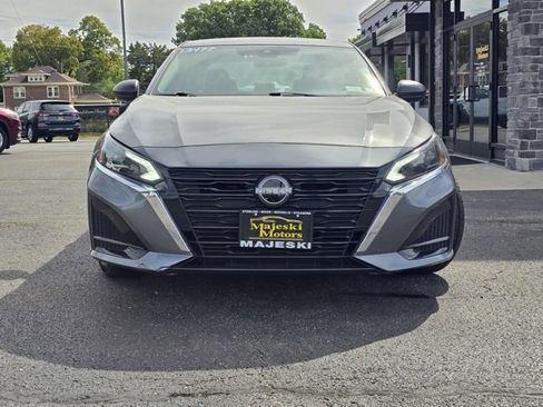 Used 2024 Nissan Altima 2.5 SV image 2