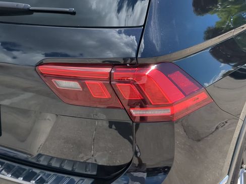 Certified 2023 Volkswagen Tiguan SE w/ Panoramic Sunroof Package FWD image 9