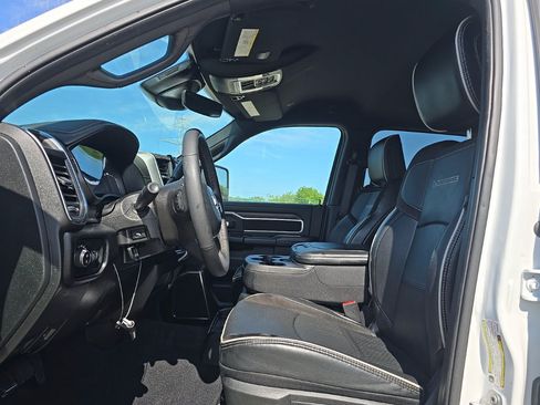 Used 2026 RAM 2500 Laramie AWD/4WD image 3