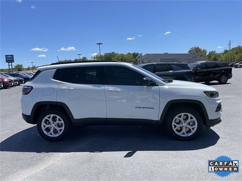 Used 2024 Jeep Compass Latitude image 46