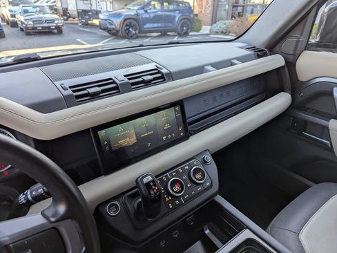 Used 2023 Land Rover Defender 110 X-Dynamic SE AWD/4WD image 21