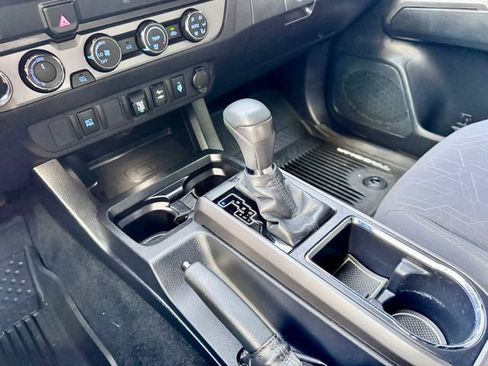 Used 2019 Toyota Tacoma TRD Off-Road AWD/4WD image 14
