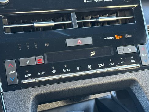 Used 2022 Toyota Avalon XLE image 25