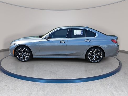 Certified 2025 BMW 330i Sedan w/ Premium Package RWD image 9