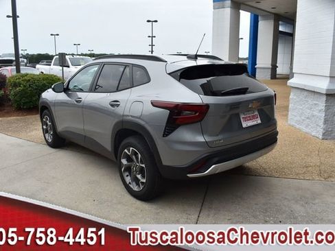 Used 2024 Chevrolet Trax LT w/ Driver Confidence Package FWD image 7