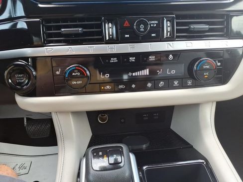 Used 2026 Nissan Pathfinder SL FWD image 22