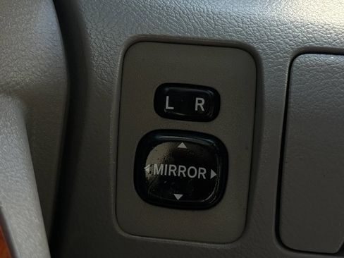 Used 2011 Toyota Camry XLE FWD image 27