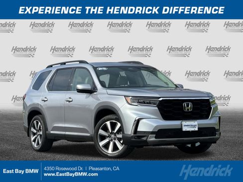 Used 2025 Honda Pilot Touring image 1