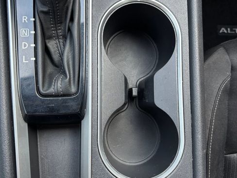 Used 2022 Nissan Altima 2.5 SV image 19