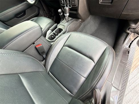 Used 2022 Jeep Wrangler Unlimited Sahara image 33