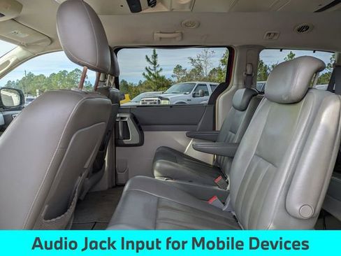 Used 2010 Chrysler Town & Country Touring image 27