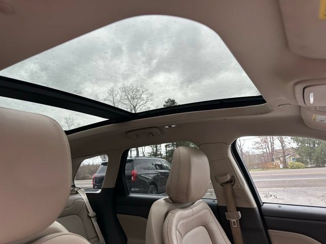 Used 2020 Lincoln Corsair Reserve w/ Equipment Group 202A AWD/4WD image 18