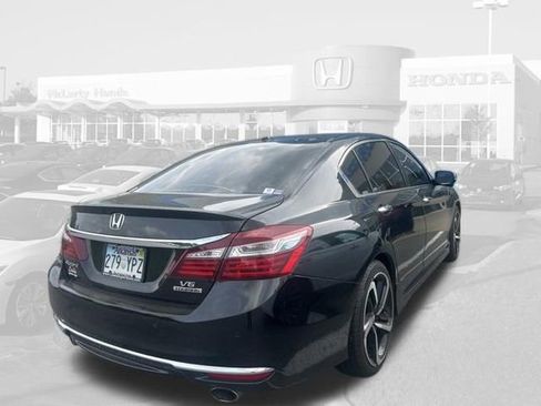 Used 2016 Honda Accord Touring image 9