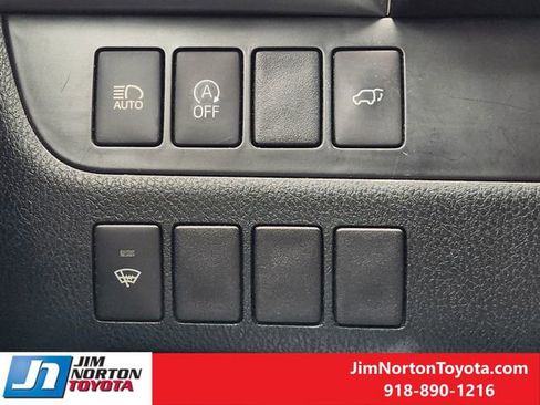Used 2018 Toyota Highlander Plus FWD image 24