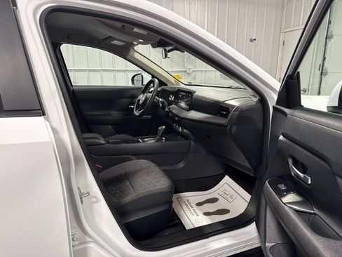 Used 2025 Nissan Kicks SV FWD image 10