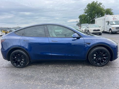 Used 2022 Tesla Model Y Long Range AWD/4WD image 8