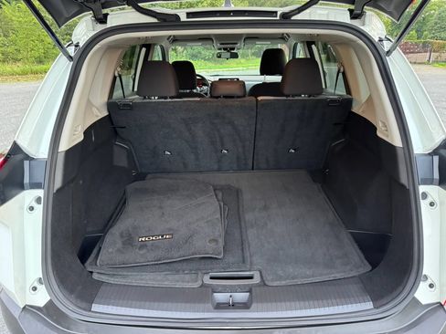 Used 2022 Nissan Rogue S FWD image 19
