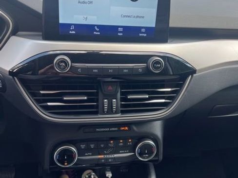 Used 2022 Ford Escape SE w/ SE Sport Appearance Package FWD image 3